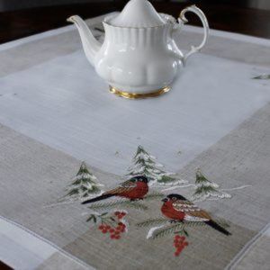 NEW Tablecloth WINTER ROBINS Linen Blend